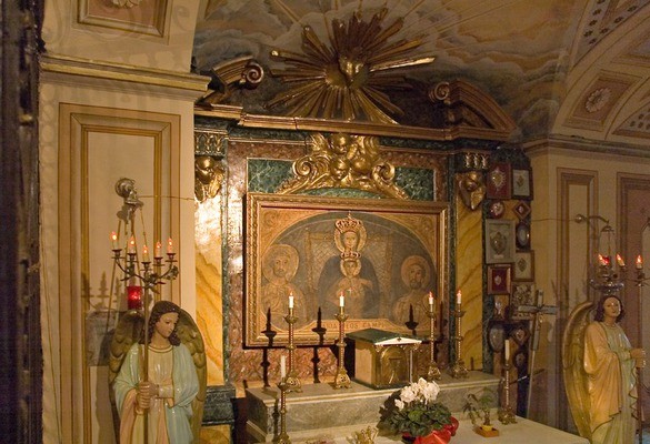 Altare dedicato a Maria Fiore del Campo
