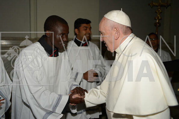 Samuel con papa Francesco, durante la domenica di pasqua del 2019